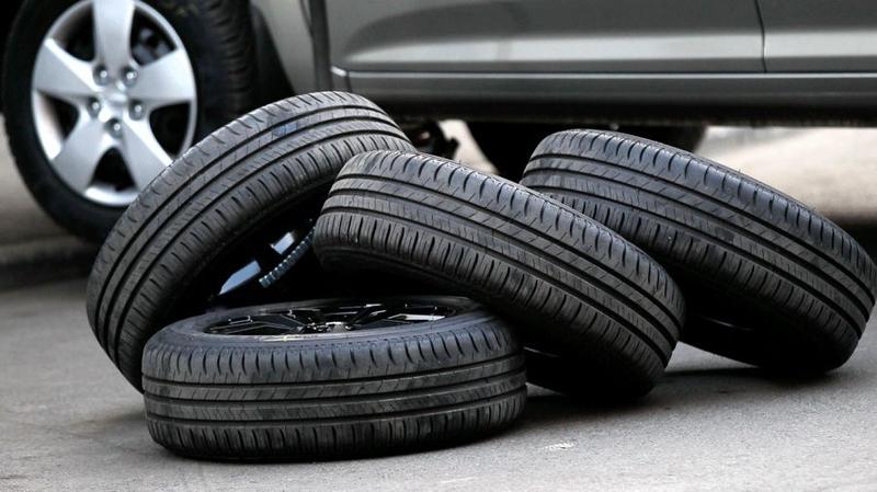 Wymiana opon: 2 czy 4 sztuki