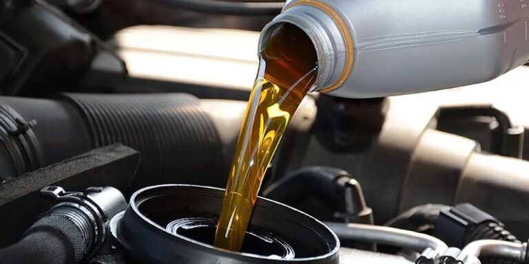 Co może być przyczyną, że silnik spala olej?