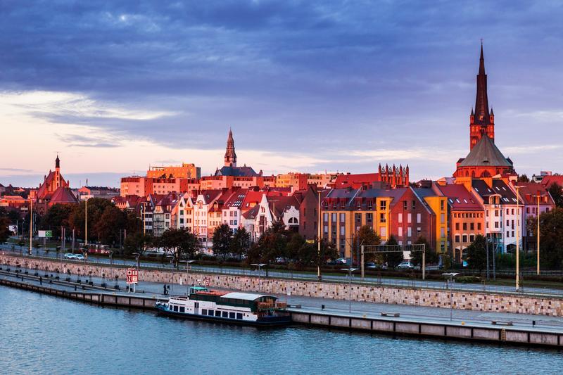 Szukasz miejsca, gdzie w Szczecinie umyje silnik? Sprawdź nasze rekomendacje!