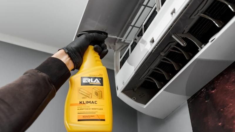Czyszczenie klimatyzacji w samochodzie
