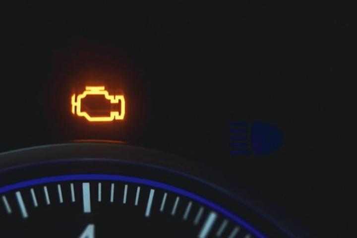 Znaczenie kontrolki check engine