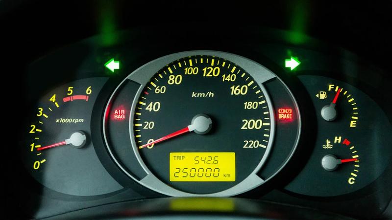 Czy da się rozpoznać, czy przebieg był cofany? Oto praktyczne wskazówki