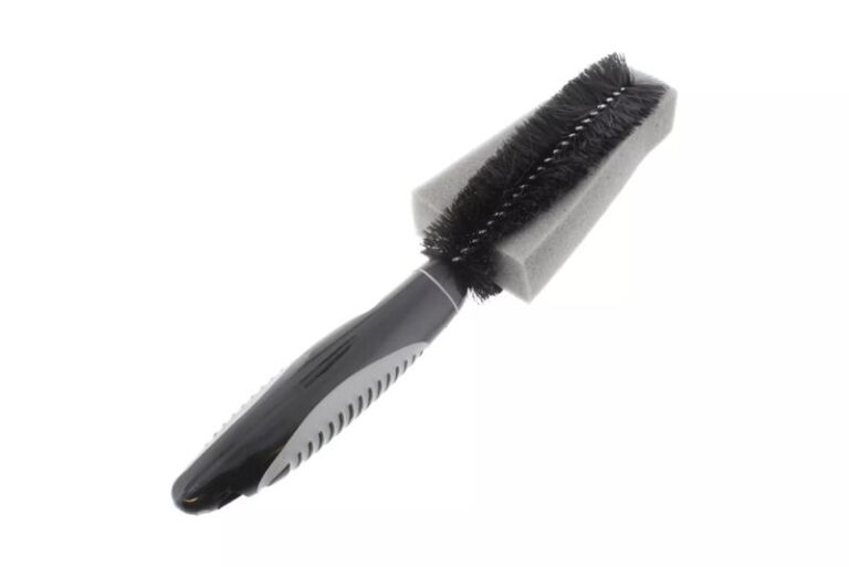 Skuteczne sposoby na czyszczenie szprych w motocyklu: poradnik dla każdego motocyklisty